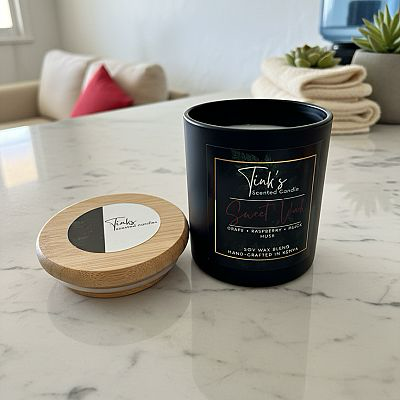 Tink's Sweet Vanilla Black candle with wooden lid 
